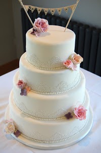 Green Kitchen Cakes   Bespoke Wedding Cakes in the Nottingham area 1094550 Image 7